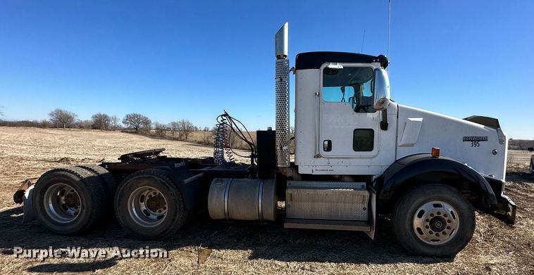 image for item DR6016 2009 Kenworth T800  semi truck