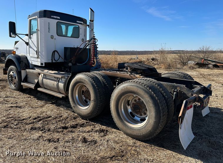 image for item DR6016 2009 Kenworth T800  semi truck