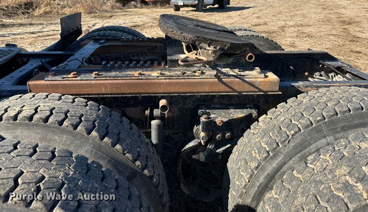 image for item DR6016 2009 Kenworth T800  semi truck