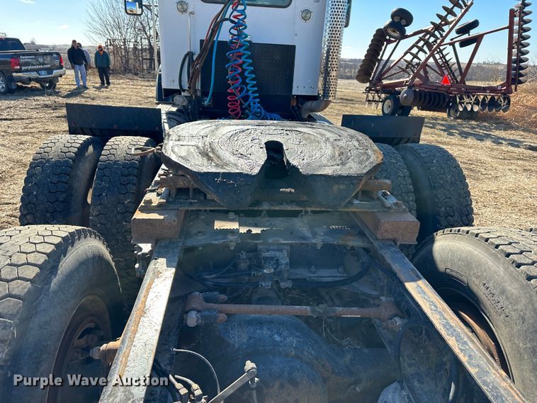 image for item DR6016 2009 Kenworth T800  semi truck