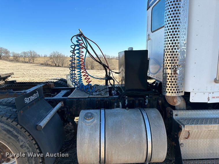 image for item DR6016 2009 Kenworth T800  semi truck