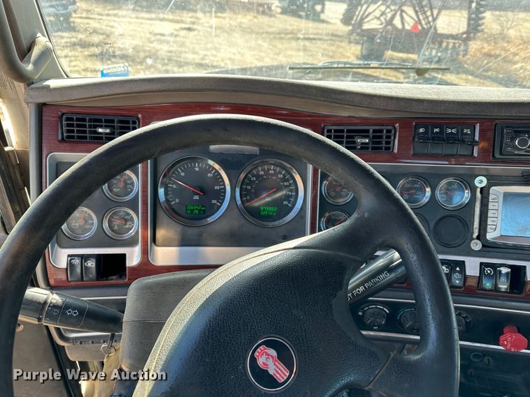 image for item DR6016 2009 Kenworth T800  semi truck
