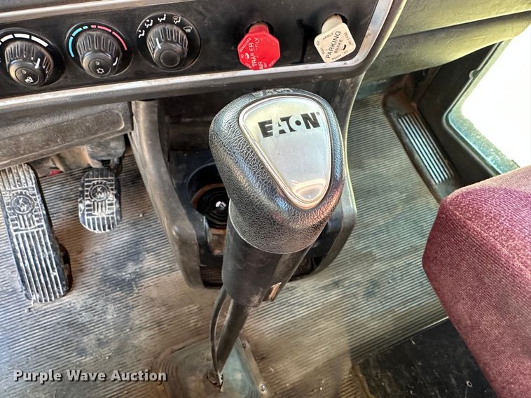 image for item DR6016 2009 Kenworth T800  semi truck