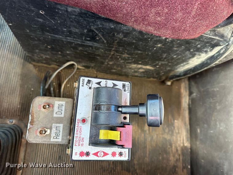 image for item DR6016 2009 Kenworth T800  semi truck