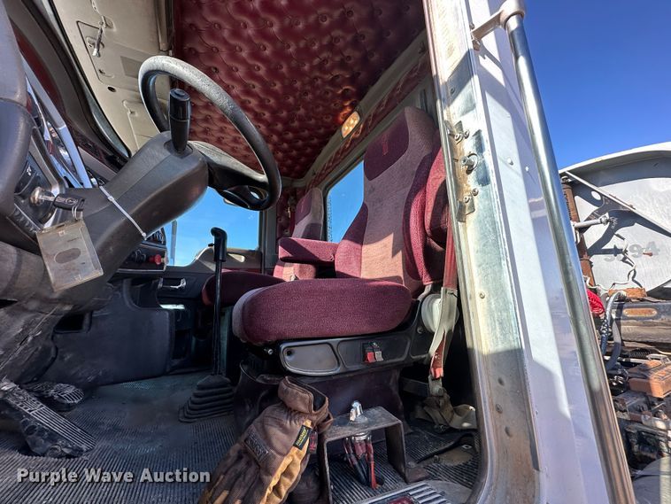 image for item DR6016 2009 Kenworth T800  semi truck