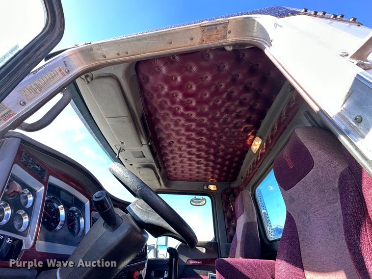 image for item DR6016 2009 Kenworth T800  semi truck