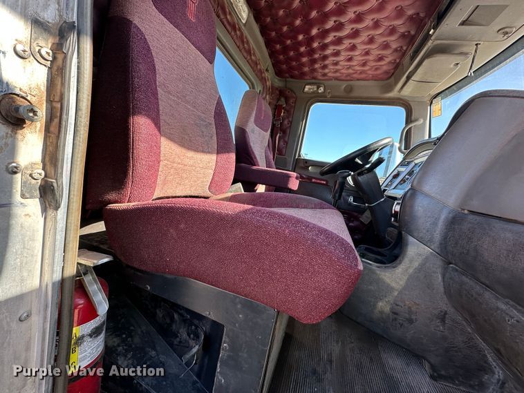 image for item DR6016 2009 Kenworth T800  semi truck