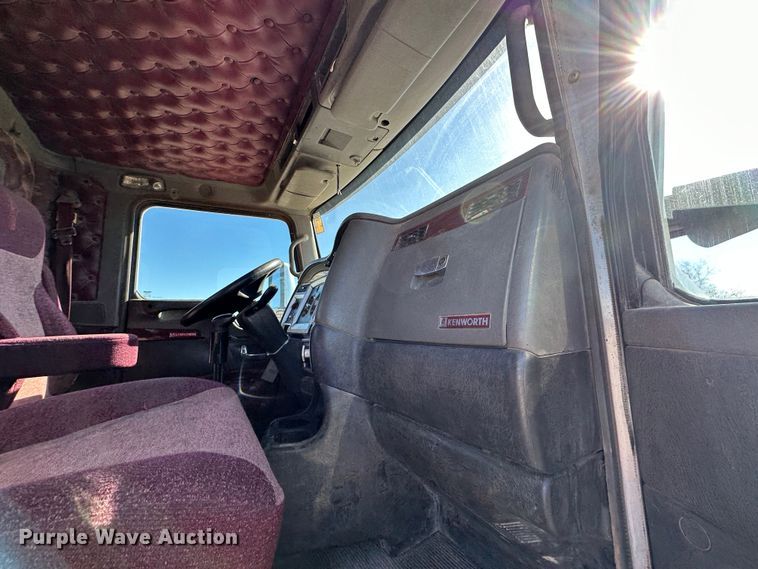 image for item DR6016 2009 Kenworth T800  semi truck