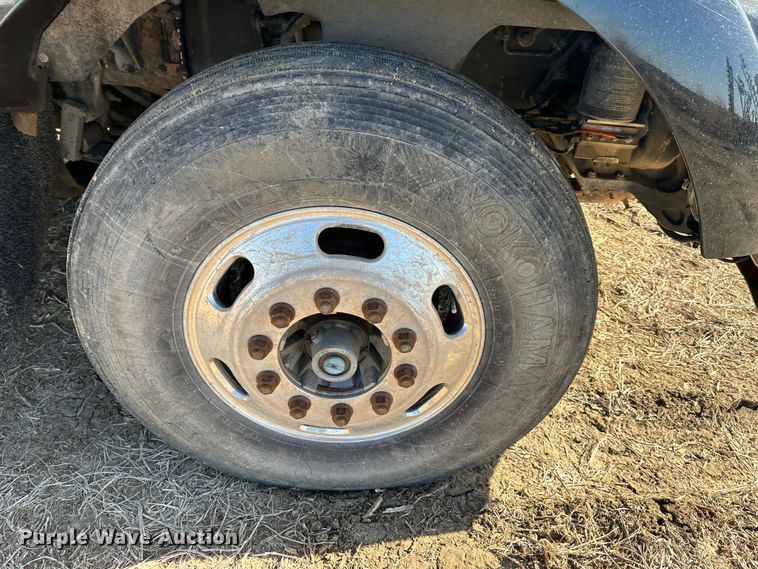 image for item DR6016 2009 Kenworth T800  semi truck