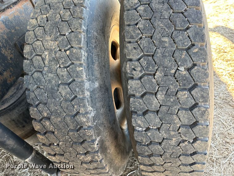 image for item DR6016 2009 Kenworth T800  semi truck