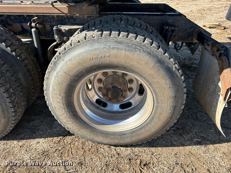 image for item DR6016 2009 Kenworth T800  semi truck