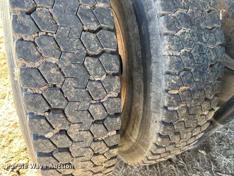 image for item DR6016 2009 Kenworth T800  semi truck