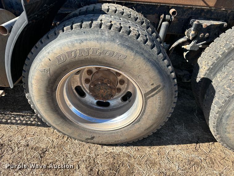 image for item DR6016 2009 Kenworth T800  semi truck