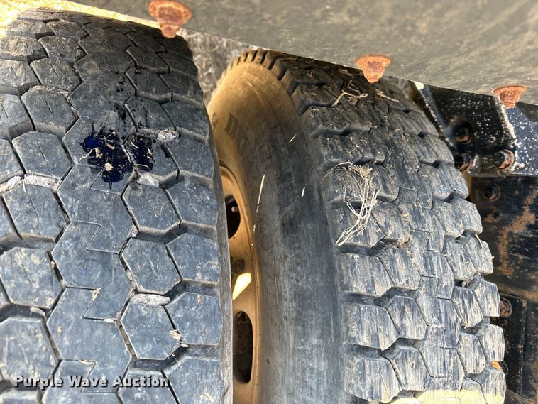 image for item DR6016 2009 Kenworth T800  semi truck