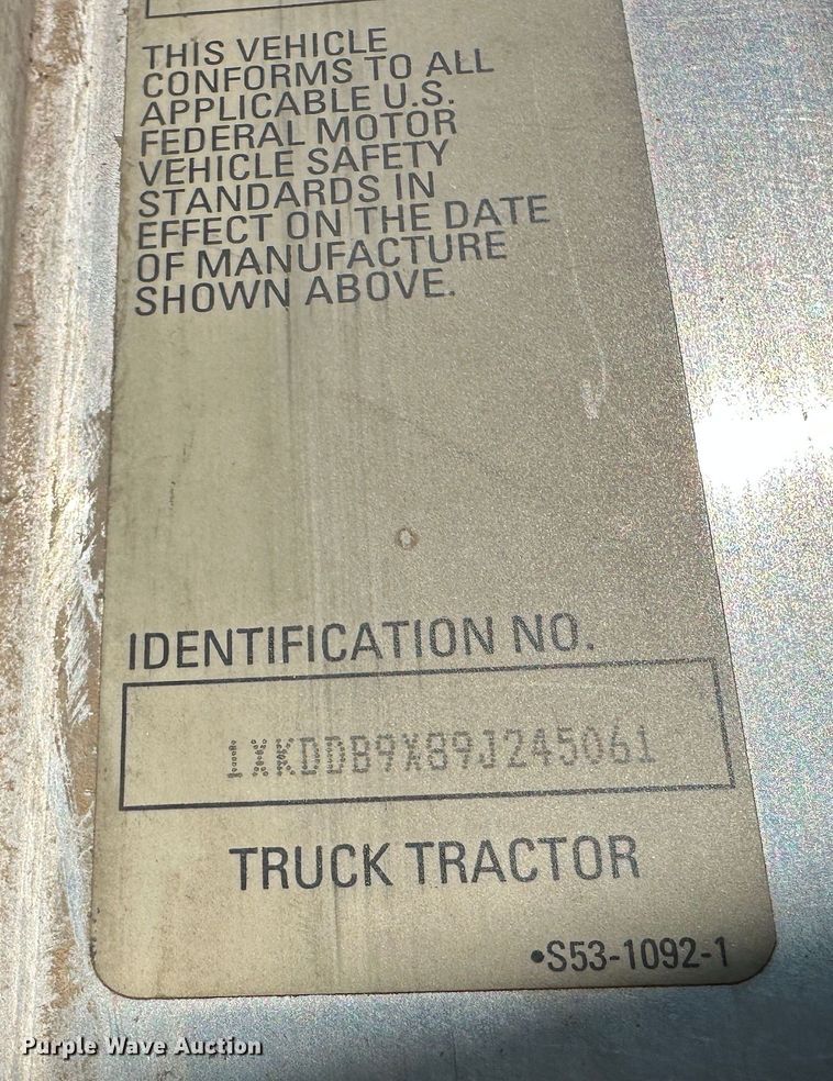 image for item DR6016 2009 Kenworth T800  semi truck