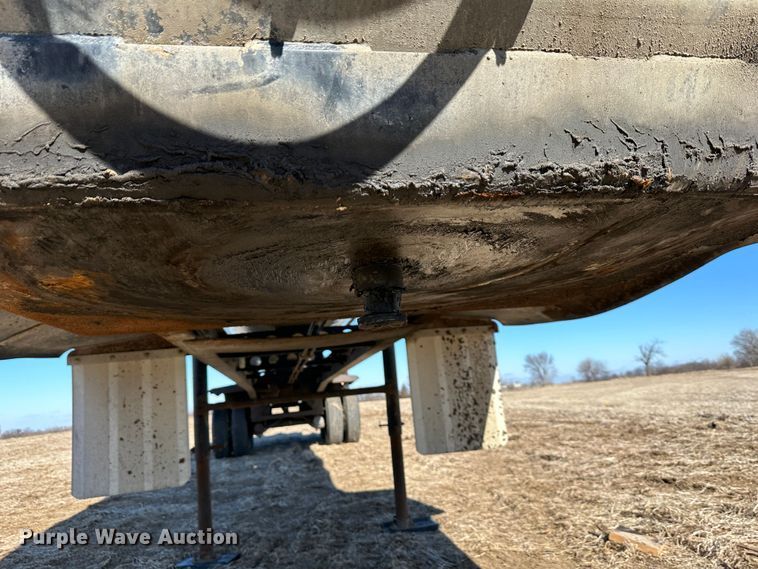 image for item DR6017 2010 Smithco S2-40-34  side dump trailer