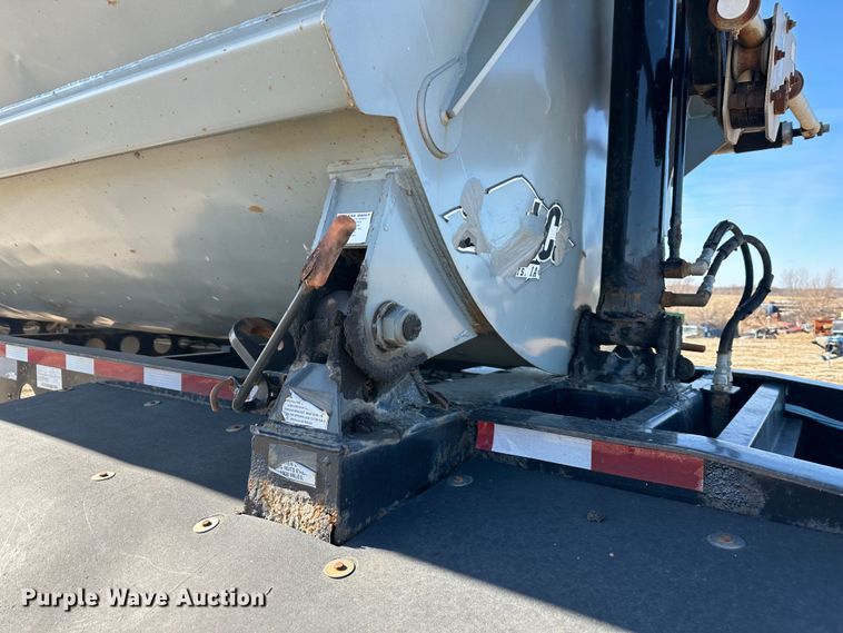 image for item DR6017 2010 Smithco S2-40-34  side dump trailer