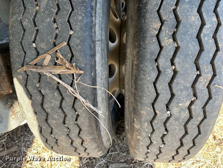 image for item DR6017 2010 Smithco S2-40-34  side dump trailer