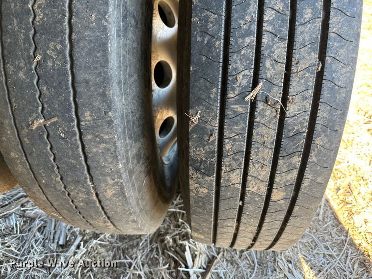 image for item DR6017 2010 Smithco S2-40-34  side dump trailer