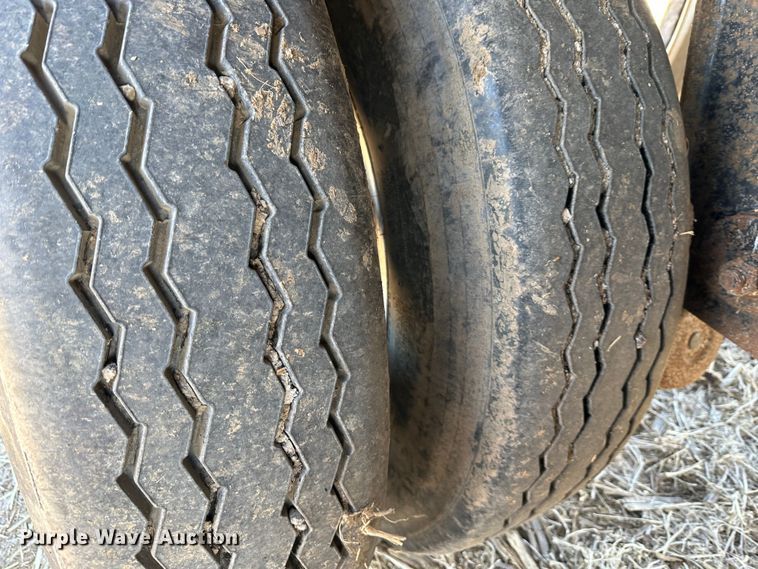 image for item DR6017 2010 Smithco S2-40-34  side dump trailer