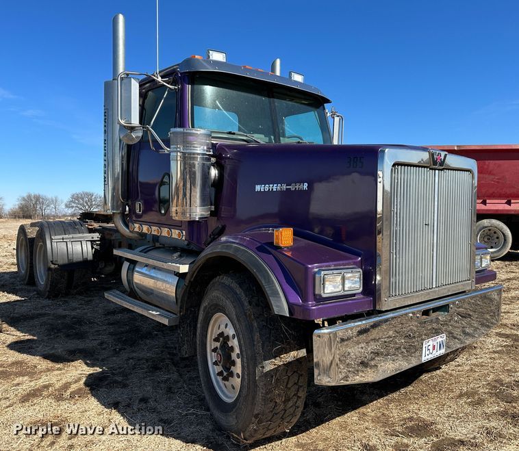 image for item DR6018 2007 Western Star 4900FA  semi truck