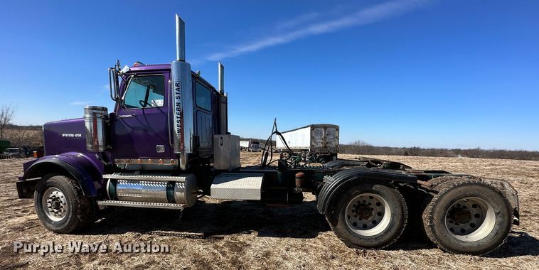 image for item DR6018 2007 Western Star 4900FA  semi truck