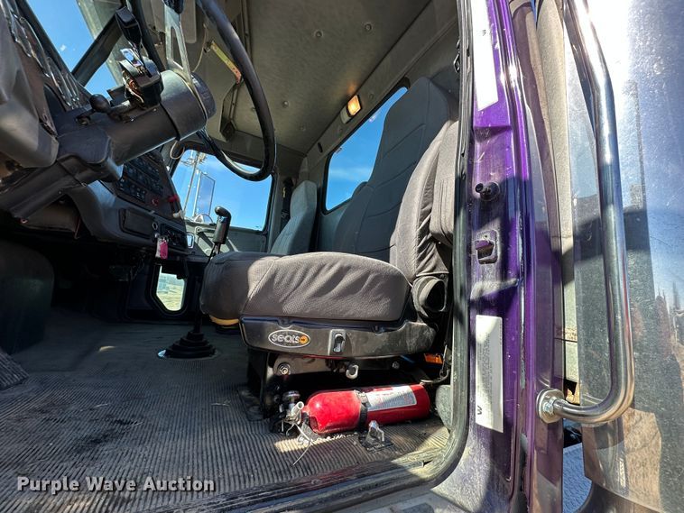 image for item DR6018 2007 Western Star 4900FA  semi truck