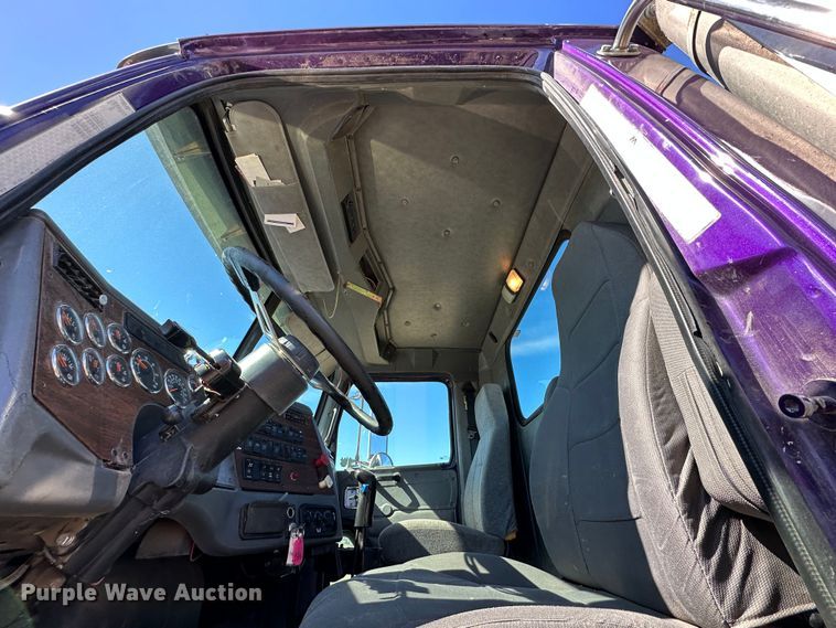 image for item DR6018 2007 Western Star 4900FA  semi truck