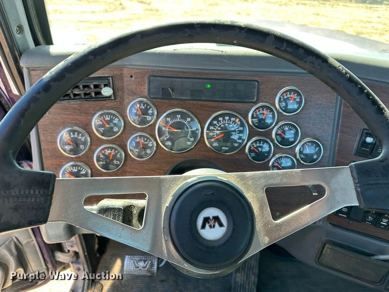 image for item DR6018 2007 Western Star 4900FA  semi truck