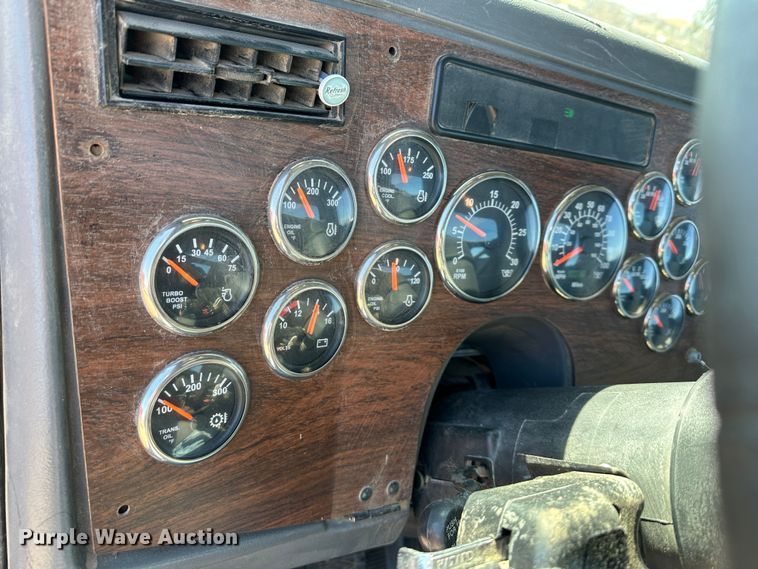 image for item DR6018 2007 Western Star 4900FA  semi truck