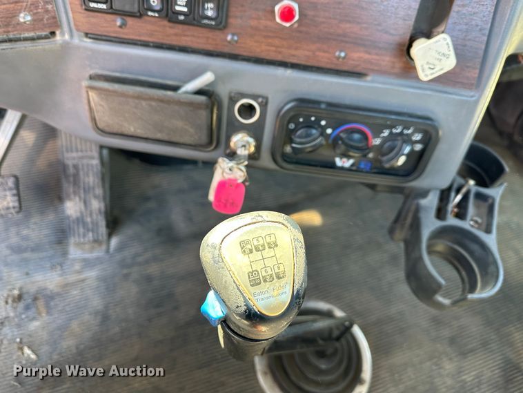 image for item DR6018 2007 Western Star 4900FA  semi truck