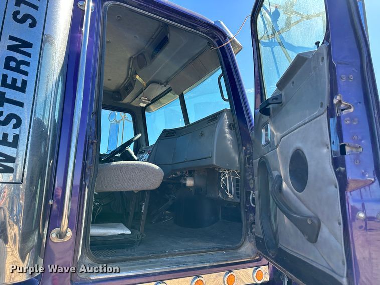 image for item DR6018 2007 Western Star 4900FA  semi truck