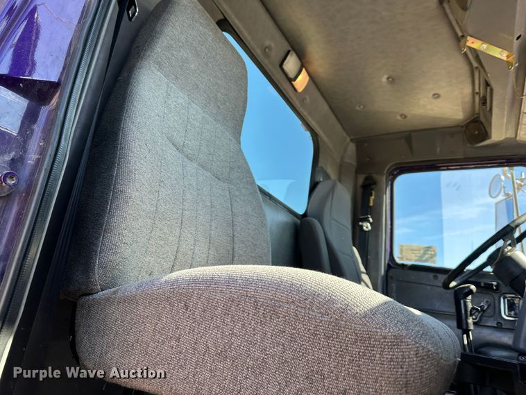 image for item DR6018 2007 Western Star 4900FA  semi truck