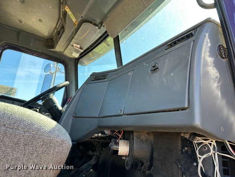 image for item DR6018 2007 Western Star 4900FA  semi truck