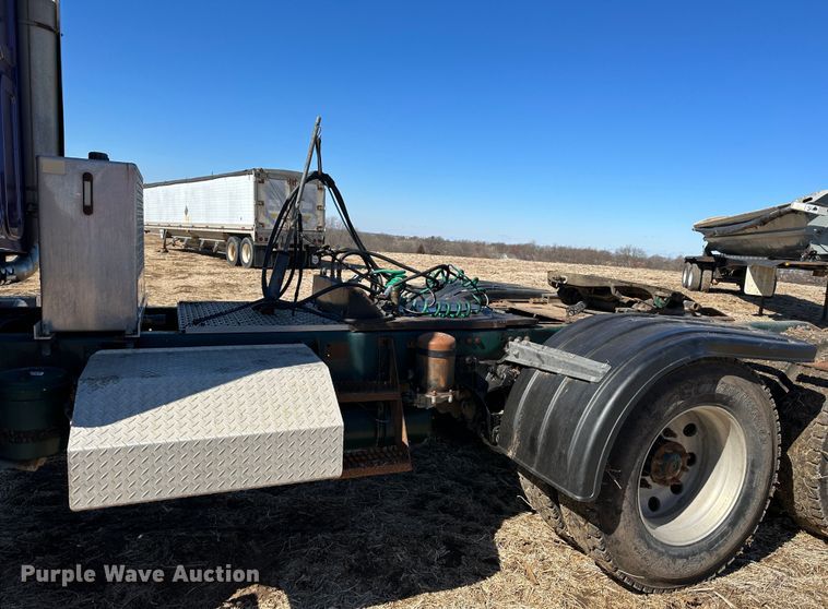 image for item DR6018 2007 Western Star 4900FA  semi truck