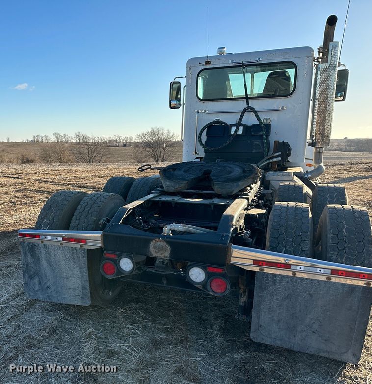 image for item DR6020 2012 Peterbilt 384  semi truck