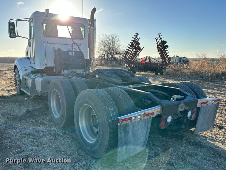 image for item DR6020 2012 Peterbilt 384  semi truck
