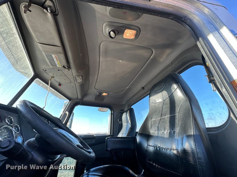 image for item DR6020 2012 Peterbilt 384  semi truck