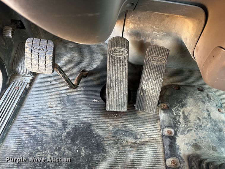 image for item DR6020 2012 Peterbilt 384  semi truck