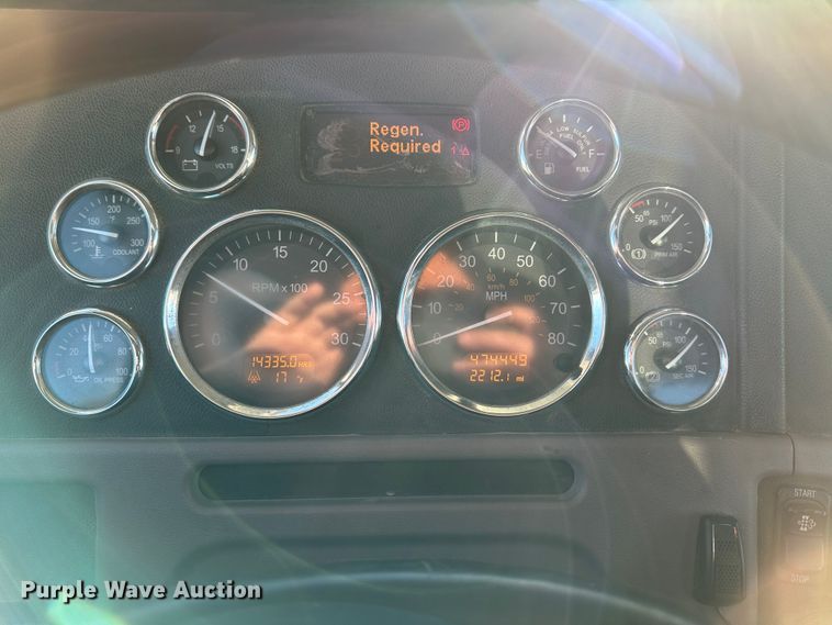 image for item DR6020 2012 Peterbilt 384  semi truck