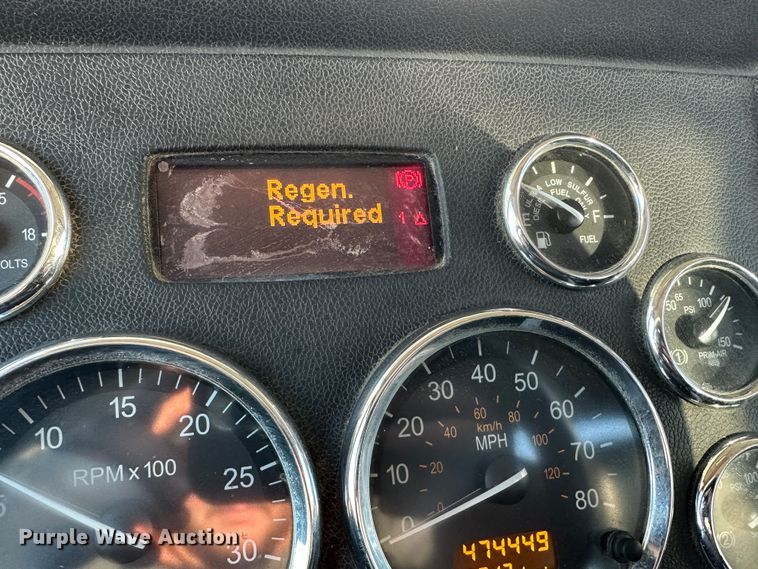 image for item DR6020 2012 Peterbilt 384  semi truck