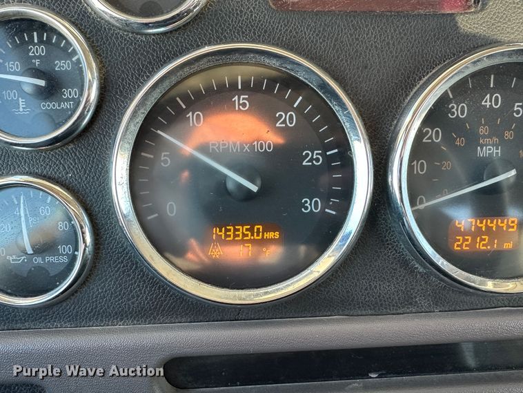 image for item DR6020 2012 Peterbilt 384  semi truck