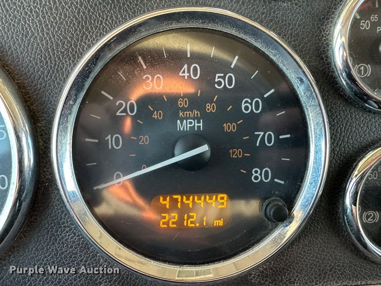 image for item DR6020 2012 Peterbilt 384  semi truck