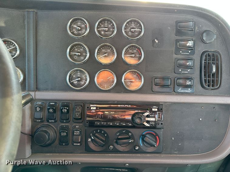 image for item DR6020 2012 Peterbilt 384  semi truck