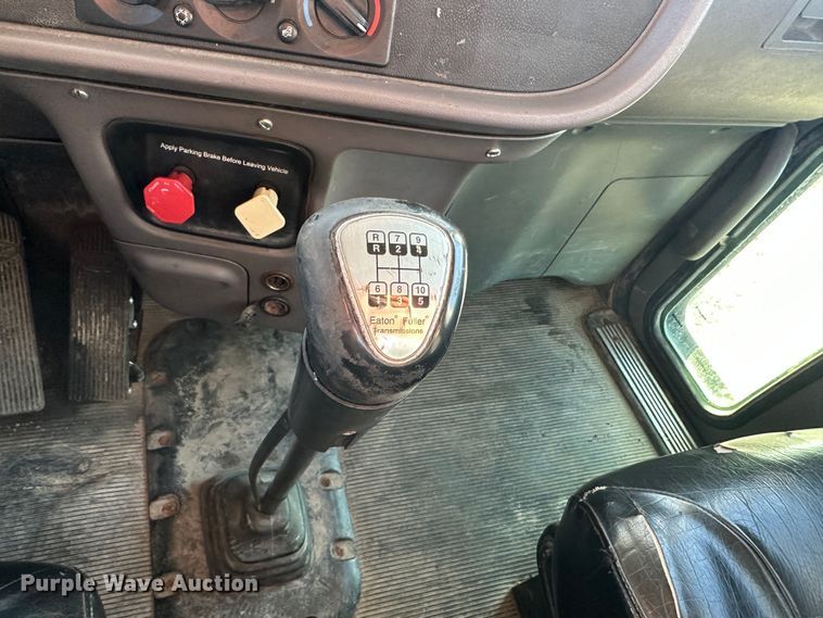 image for item DR6020 2012 Peterbilt 384  semi truck