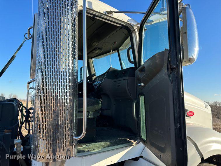 image for item DR6020 2012 Peterbilt 384  semi truck