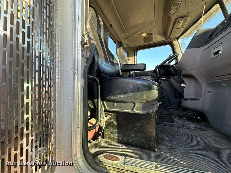 image for item DR6020 2012 Peterbilt 384  semi truck