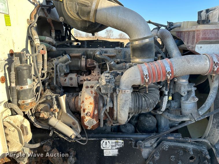 image for item DR6020 2012 Peterbilt 384  semi truck