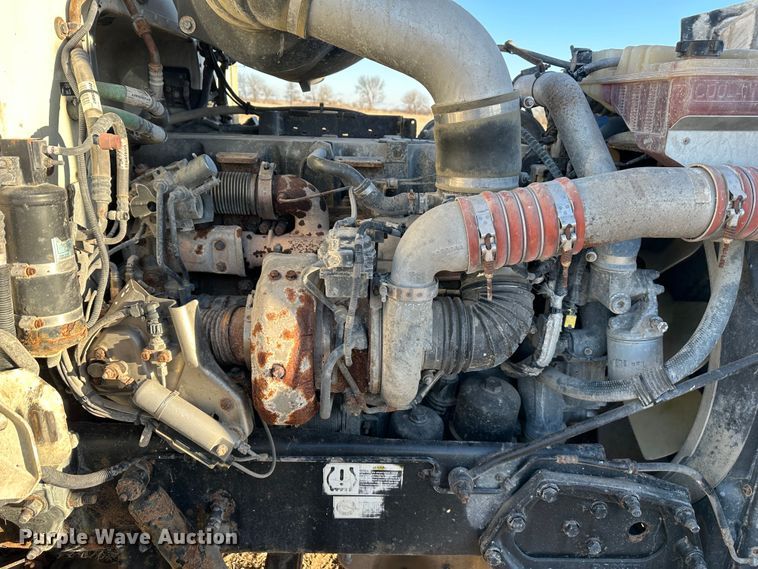 image for item DR6020 2012 Peterbilt 384  semi truck