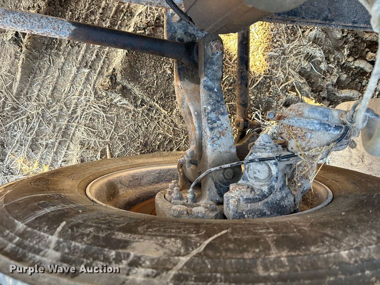 image for item DR6020 2012 Peterbilt 384  semi truck